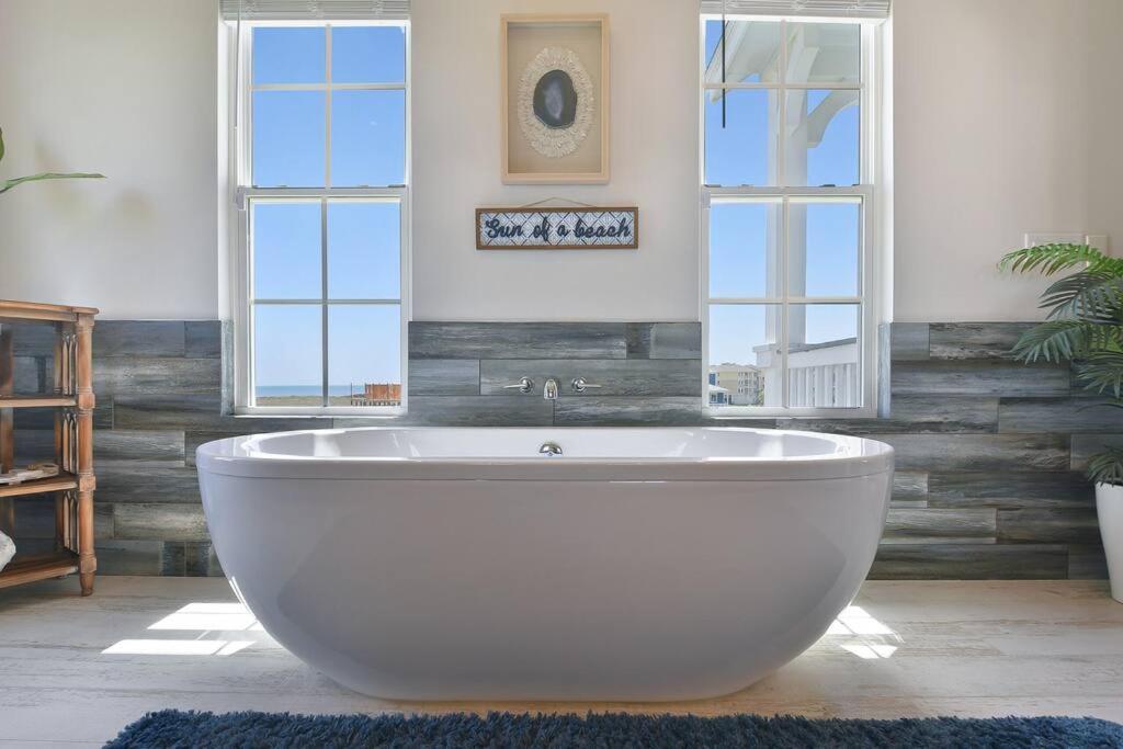 Rise And Shine House With Ocean Views And Pointe West Pools Galveston