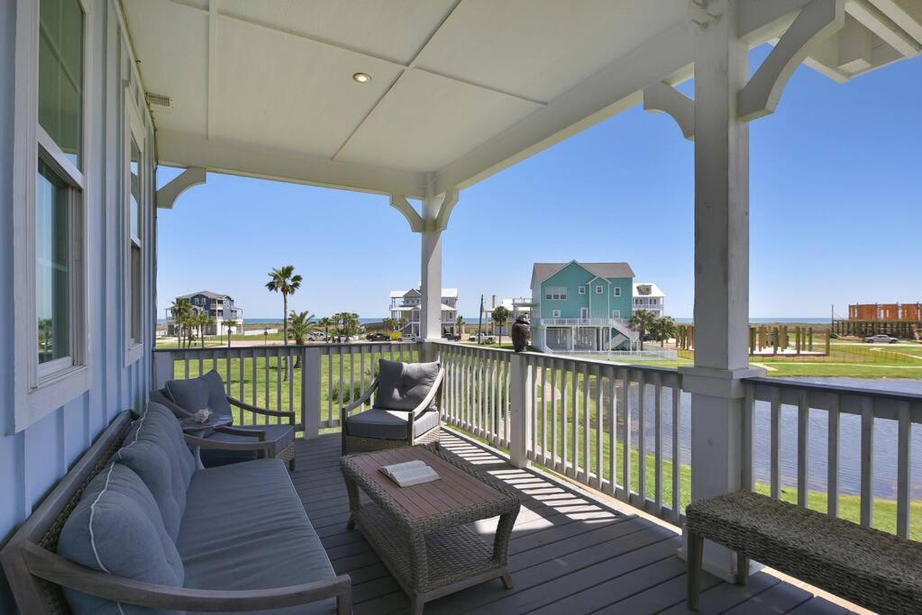 Rise And Shine House With Ocean Views And Pointe West Pools