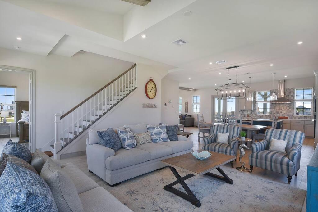 Rise And Shine House With Ocean Views And Pointe West Pools