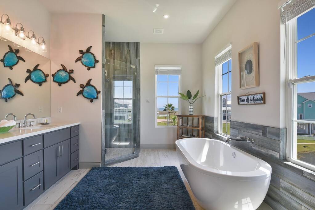 Rise And Shine House With Ocean Views And Pointe West Pools